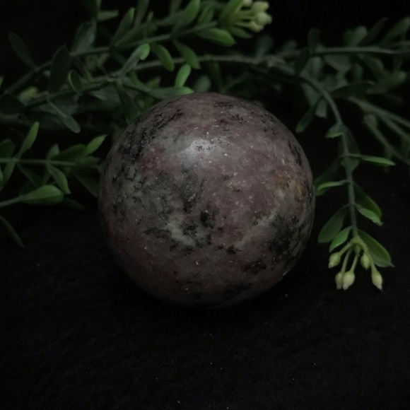 Gorgeous Lepidolite sphere - Picture 4 of 4